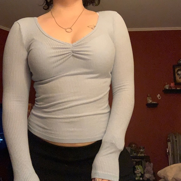 Vneck, ribbed long sleeve baby blue shirt. - Picture 2 of 4